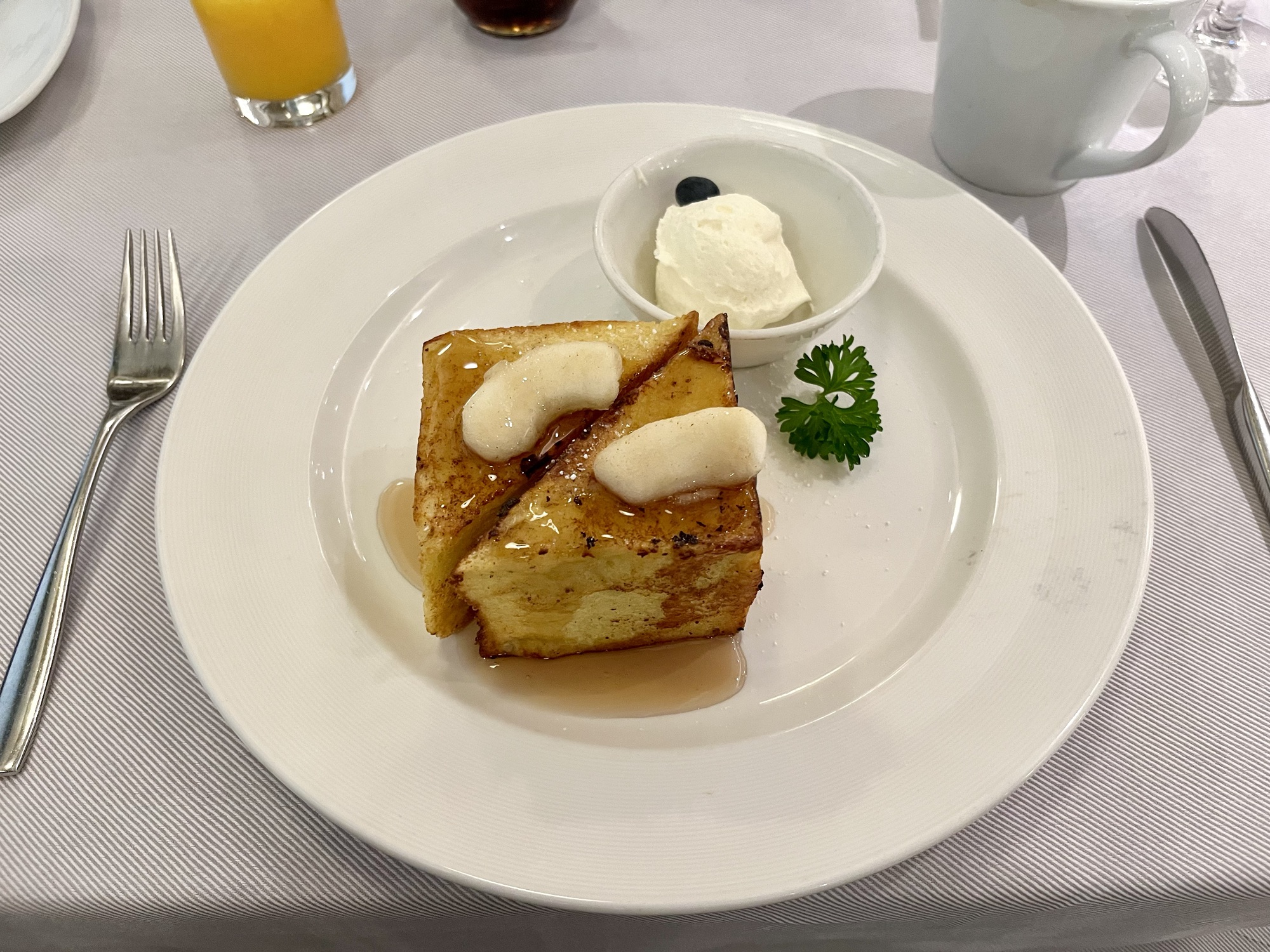 Suite Class breakfast in Crown Grill on Enchanted Princess