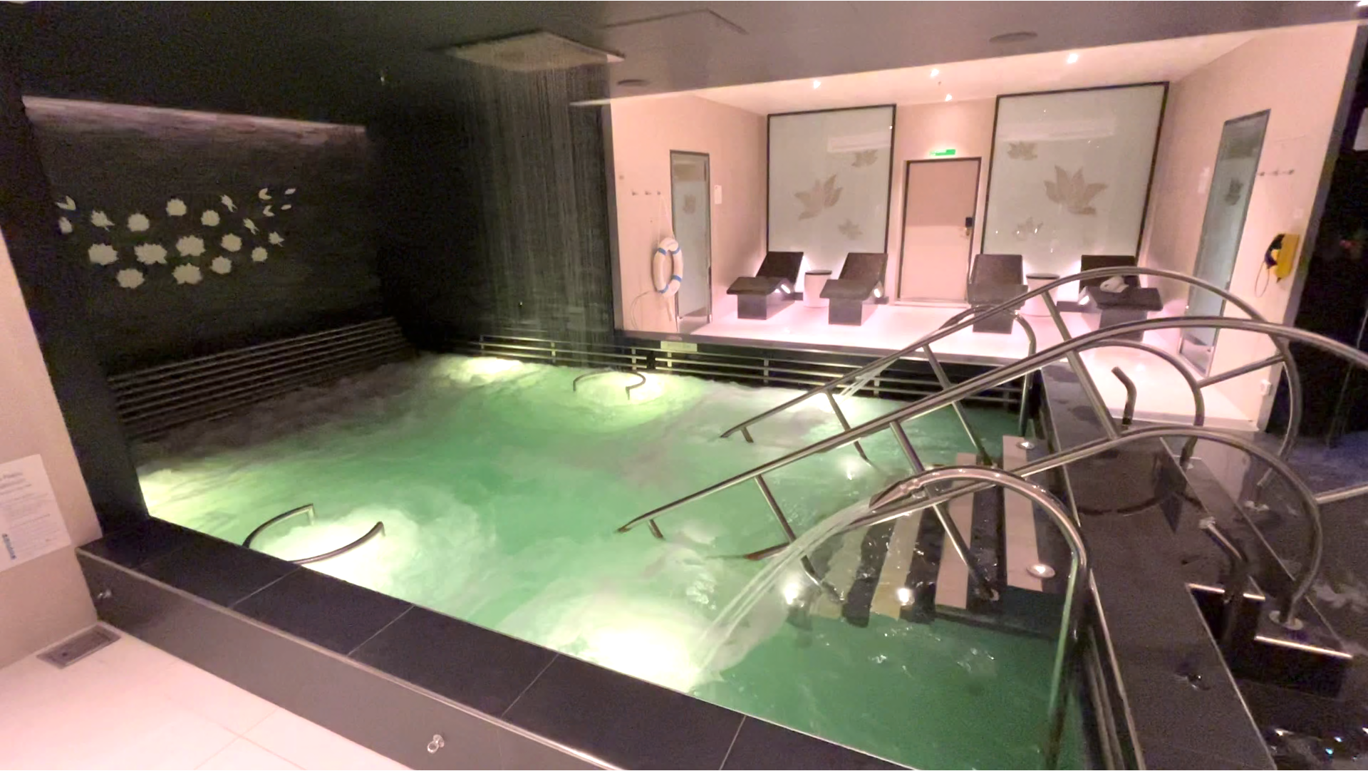 Tour of the relaxing Enclave thermal suite on Regal Princess